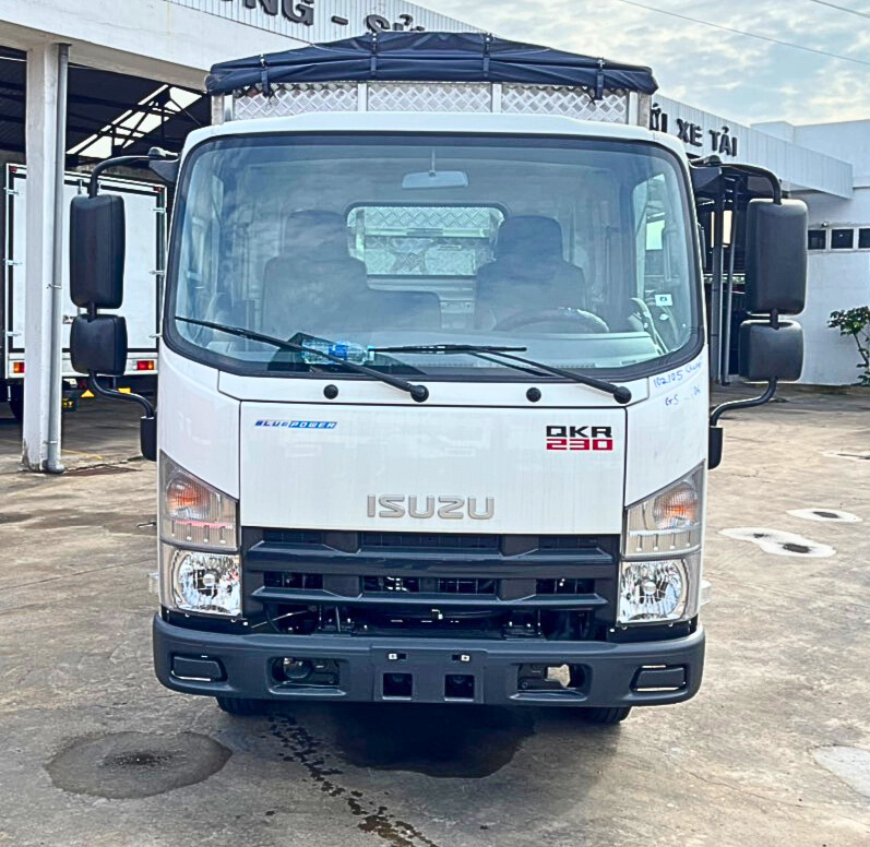 Cần bán xe tải Isuzu QKR230 thùng bạt đời 2024