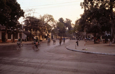 Hai Ba Trung Tho Nhuom Quan Su 1980