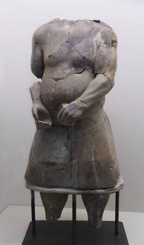 Qin_Terracotta_Acrobat_9897907493.jpg