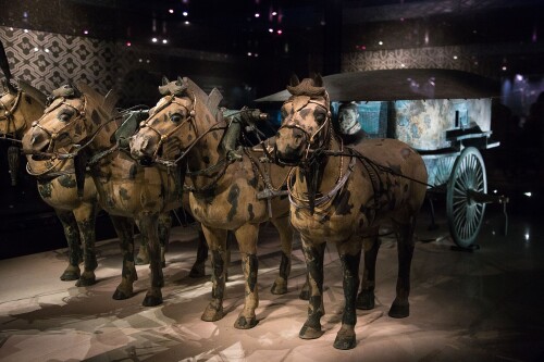 Qin_bronze_chariot_two.jpg