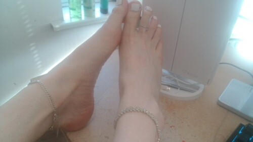 Me-wearing-a-rhinestone-anklet1e3b03aaf3ea6a86.jpg