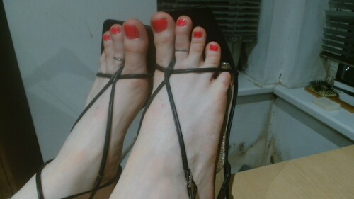 My-feet-in-EGO-True-Black-Strappy-High-Heels2278173e5d22a27b.jpg