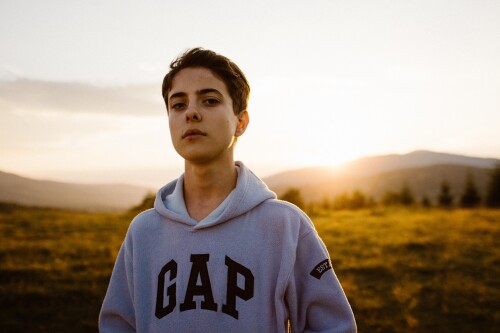 teenager-portrait-outdoors697d0d5fec6e8f5f.jpg