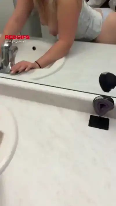 37758377.mp4 [video to webp output image] 1