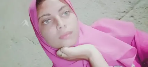 فلاحه مصرية محجبة تعرض لعشيقها وتدلع سكس نودز مصري 12 768x346