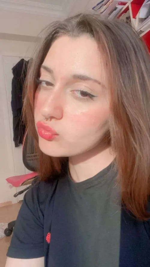 نودز بنوتة عشرينية قمر اوي تصور احلى نودز لبزازها وكسها الي بتتيك في 26