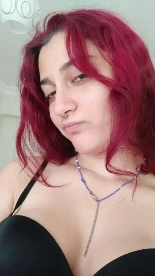 نودز بنوتة عشرينية قمر اوي تصور احلى نودز لبزازها وكسها الي بتتيك في 23