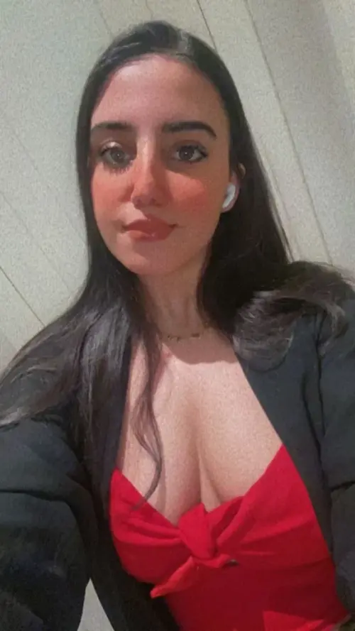 مصريه كيوت زى القمر من البنات الهاي كلاس بتعرض لصاحبها بزازها و كسها الصغير اخر هيجان 10 576x1024