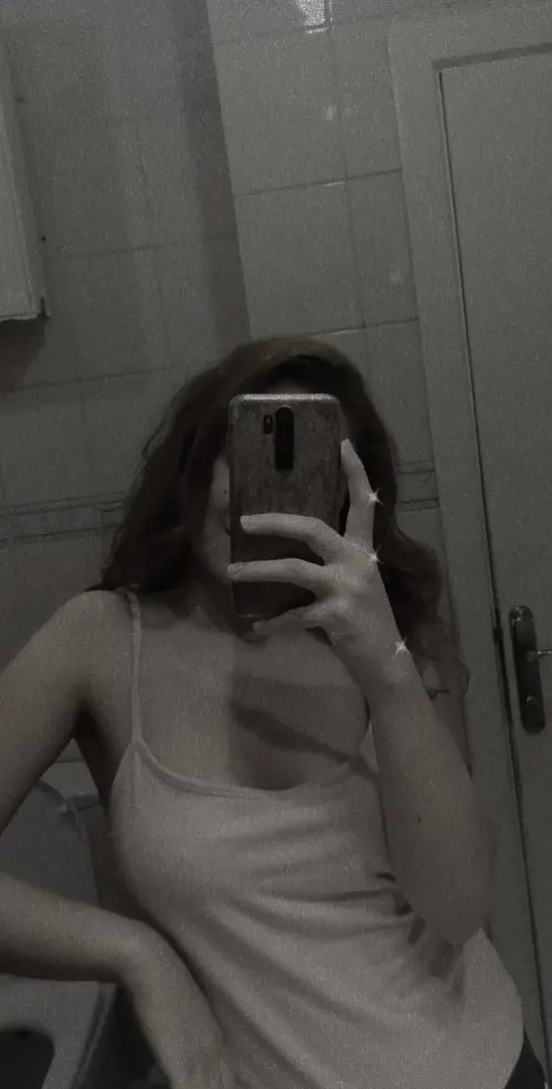 البوم نودز بنت عودها فرنساوي شكلها بنت ناس قالعة بتصور نفسها لصاحبها بتفرجيه جمال جسمها 4