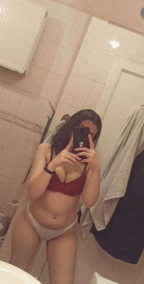 البوم نودز بنت عودها فرنساوي شكلها بنت ناس قالعة بتصور نفسها لصاحبها بتفرجيه جمال جسمها 10