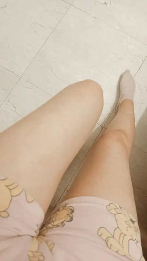 نودز اندر ايدج بنت ناس وقمر بس شرموطة تستعرض في جسمها و في بزازها 14