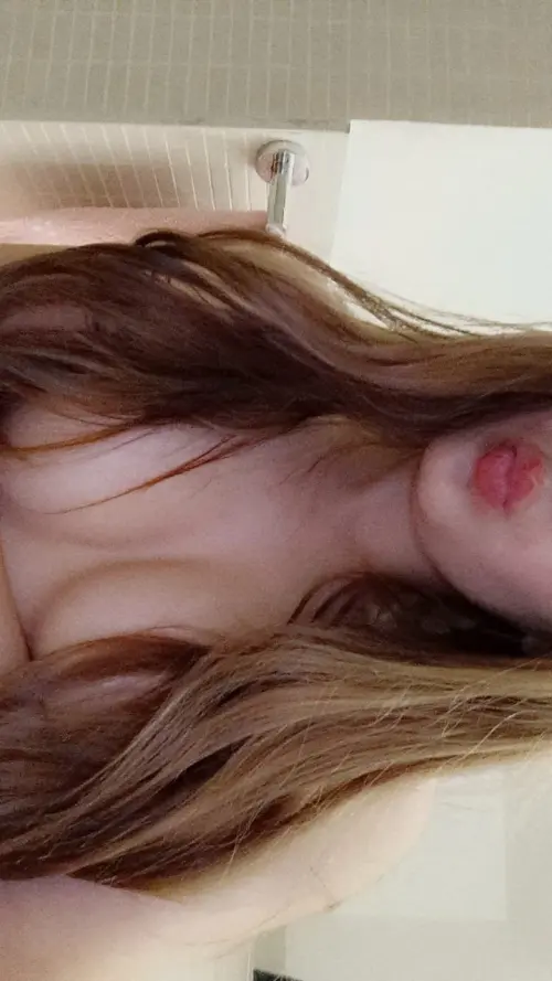 نودز اندر ايدج بنت ناس وقمر بس شرموطة تستعرض في جسمها و في بزازها 8