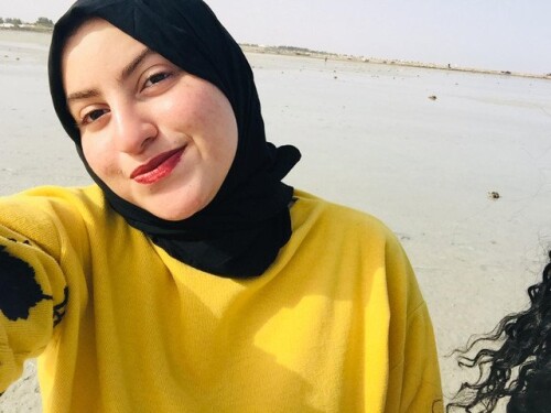 صور سكس عربي محجبة جسمها كيرفي وملبن بتعرض جمال جسمها لصاحبها 17