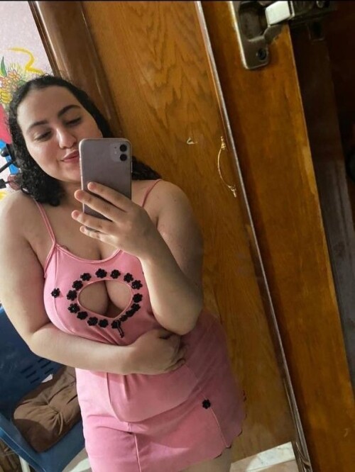 صور سكس عربي محجبة جسمها كيرفي وملبن بتعرض جمال جسمها لصاحبها 13