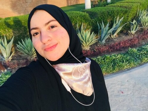 صور سكس عربي محجبة جسمها كيرفي وملبن بتعرض جمال جسمها لصاحبها 10