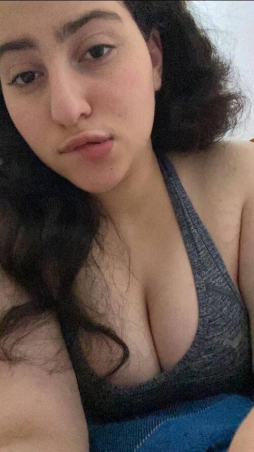 صور سكس عربي محجبة جسمها كيرفي وملبن بتعرض جمال جسمها لصاحبها 2 576x1024