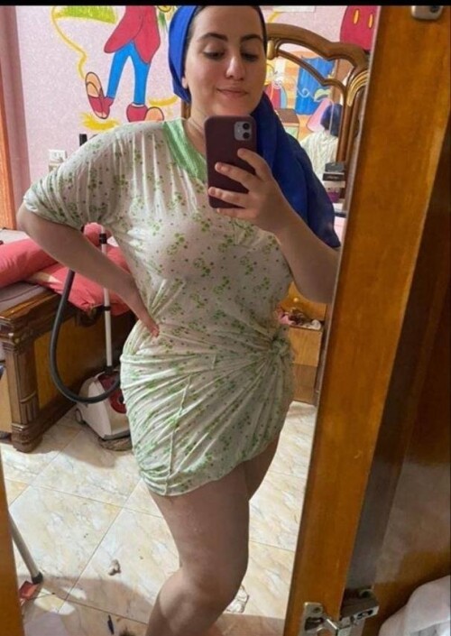 صور سكس عربي محجبة جسمها كيرفي وملبن بتعرض جمال جسمها لصاحبها 9