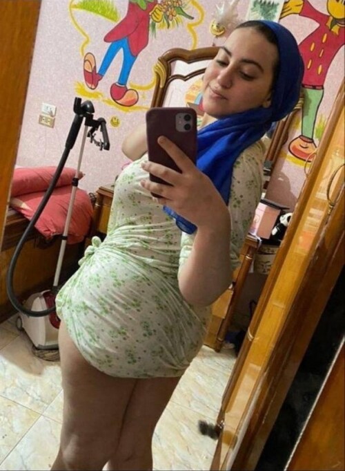 صور سكس عربي محجبة جسمها كيرفي وملبن بتعرض جمال جسمها لصاحبها 6