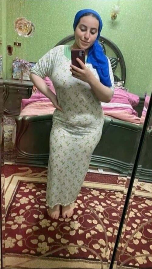 صور سكس عربي محجبة جسمها كيرفي وملبن بتعرض جمال جسمها لصاحبها 1