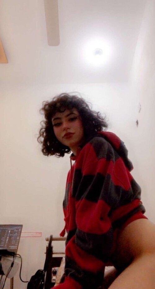 اللبوم اندر ايدج عود فرنساوي هايجة تمص لحبيبها وتصورله نودز وتمتعه بجسمها 21 551x1024