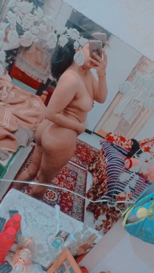 البوم نودز محجبه سمرا ملبن تدعك كسها وتعرض صدرها الكبير لحبيبها 7 576x1024