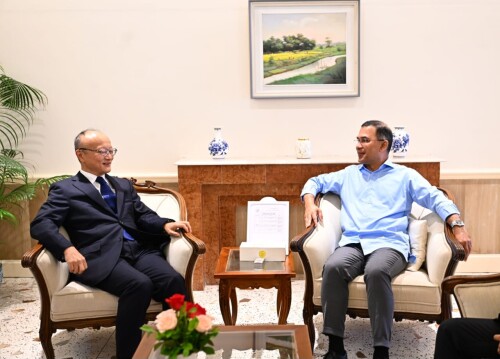প্রধানমন্ত্রীর সঙ্গে সৌজন্য সাক্ষাৎ করেছেন এশীয় উন্নয়ন ব্যাংকের প্রেসিডেন্ট