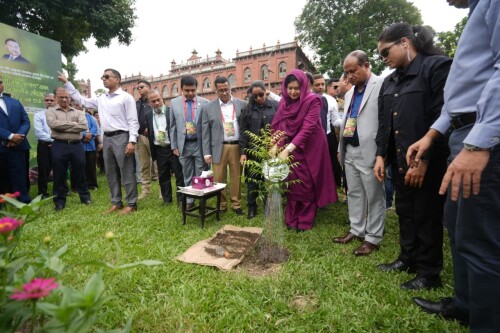জেডআরএফের বৃক্ষরোপণ কর্মসূচি ও বিজ্ঞান মেলার উদ্বোধন করলেন ডা. জুবাইদা রহমান