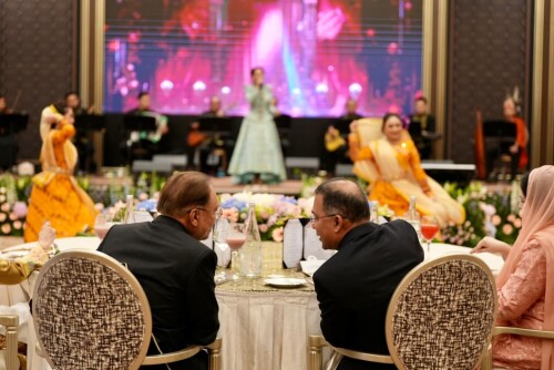 আনোয়ার ইব্রাহিমের দেয়া মধ্যাহ্নভোজে অংশ নিয়েছেন প্রধানমন্ত্রী