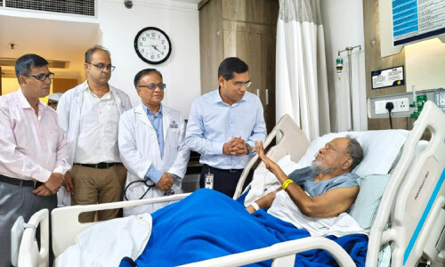 হাসপাতালে চিকিৎসাধীন রফিকুল ইসলাম মিয়ার শারীরিক অবস্থার খোঁজ নিয়েছেন প্রধানমন্ত্রী