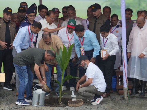 গৌরনদীতে বৃক্ষরোপণ কর্মসূচির উদ্বোধন প্রধানমন্ত্রীর