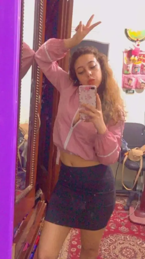 نودز مصريه بتقلع ملط قدام الكام وتعري لحمها الابيض وتفرج صاحبها 10 576x1024