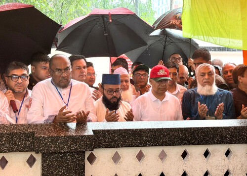 সিলেটে হজরত শাহজালাল (রহ.) এর মাজার জিয়ারত করেছেন প্রধানমন্ত্রী