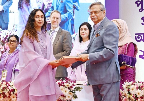 শ্রেষ্ঠ ‘অদম্য নারী’র মরণোত্তর পুরস্কার পেলেন দেশনেত্রী বেগম খালেদা জিয়া।