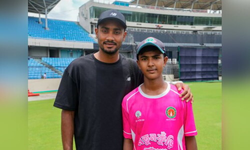টেপ টেনিস থেকে মিরপুরের মঞ্চে রাজবাড়ির মশিউর