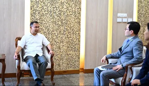 দক্ষিণ কোরিয়ার প্রেসিডেন্টকে বাংলাদেশ সফরের আমন্ত্রণ প্রধানমন্ত্রীর