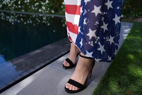 Sarah Arabic Feet 8733270