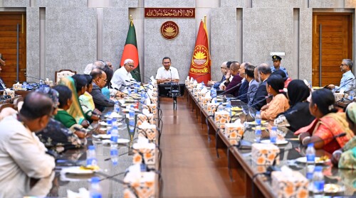 চা-বাগান শ্রমিকদের মধ্যে রেইনকোট বিতরণ কার্যক্রমের সূচনা করলেন প্রধানমন্ত্রী