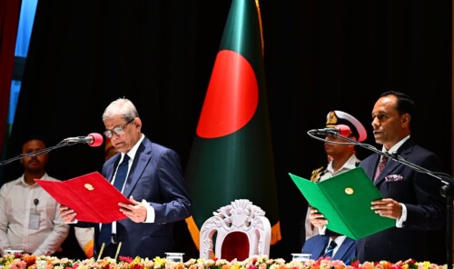 ২৩তম রাষ্ট্রপতি হিসেবে শপথ নিয়েছেন মির্জা ফখরুল