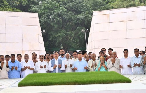 বিএনপির প্রতিষ্ঠাবার্ষিকী উপলক্ষে বাবা-মায়ের কবরে প্রধানমন্ত্রীর শ্রদ্ধা