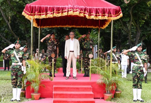 দাপ্তরিক কার্যক্রম শুরু করেছেন রাষ্ট্রপতি মির্জা ফখরুল ইসলাম আলমগীর