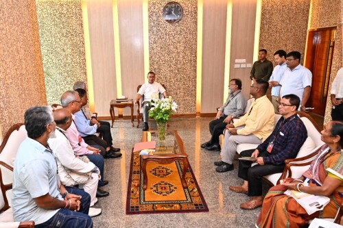 ঢাকা-১৭ আসনের হিন্দু সম্প্রদায়ের নেতৃবৃন্দ মতবিনিময় করেন প্রধানমন্ত্রীর সঙ্গে